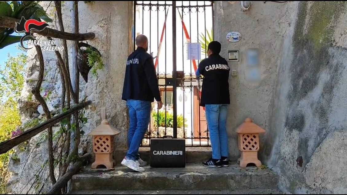 Struttura ricettiva abusiva in antico complesso monastico