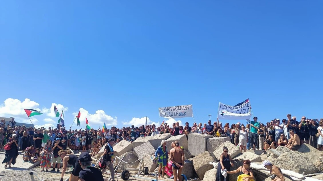 In centinaia a Pesaro, 'buon vento' alla Global Sumud Flotilla
