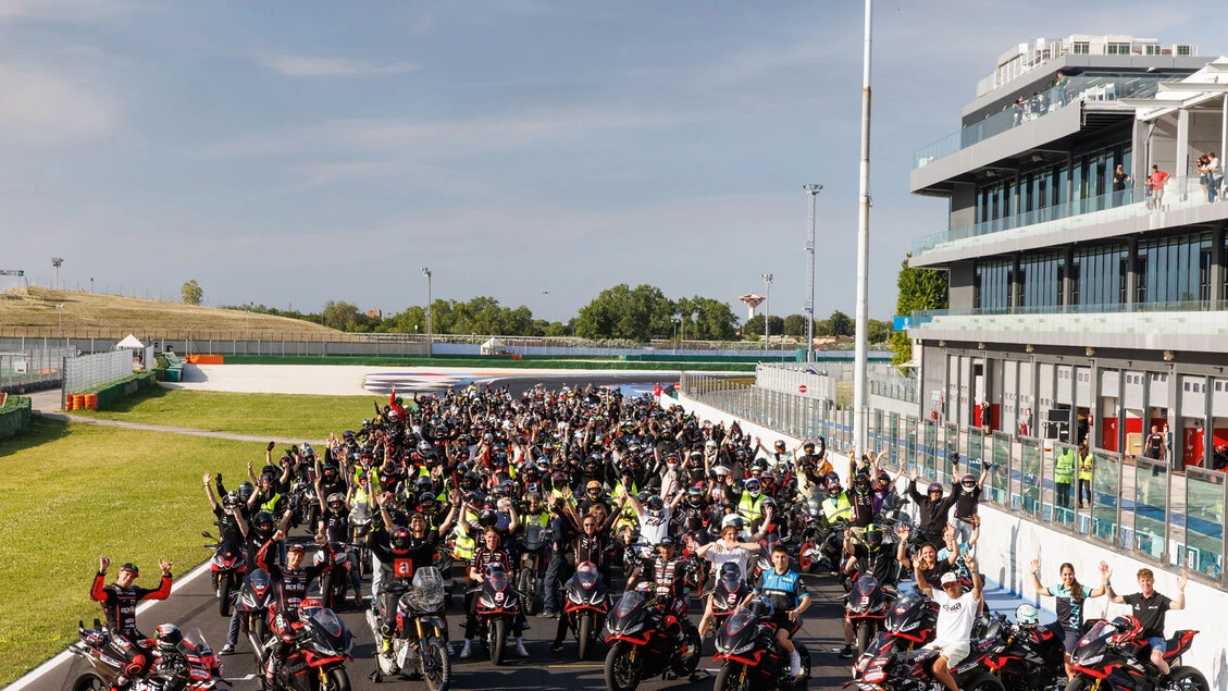 Aprilia All Stars, oltre 20mila appassionati alla festa a Misano