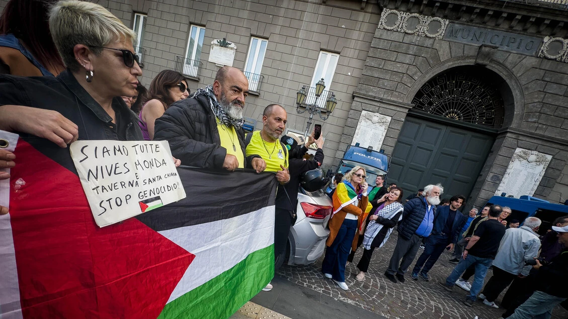 Caso israeliani a Napoli, manifestazione pro-Palestina in piazza