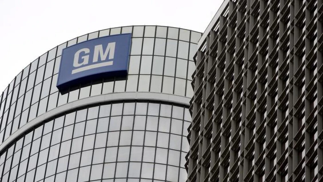 GM taglia produzione di veicoli elettrici e batterie negli Usa
