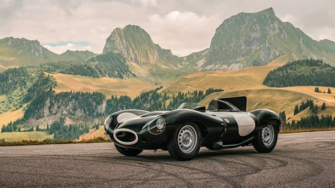 Una rara Jaguar D-Type da corsa va all'asta in Svizzera