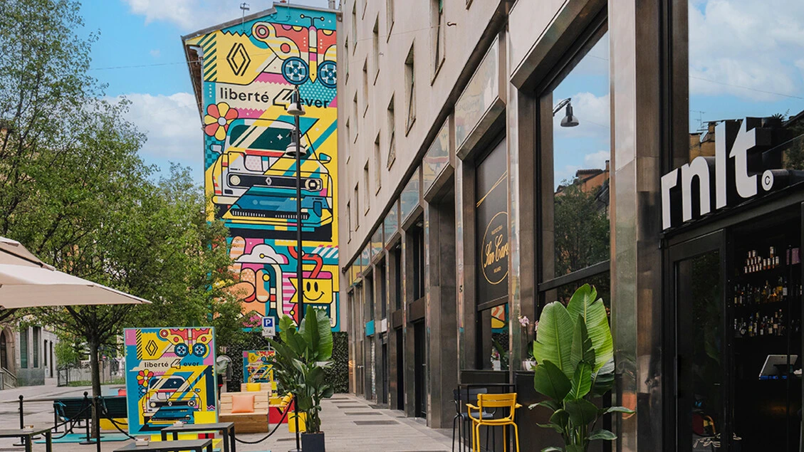 R4, l'icona di ieri festeggia 4 E-tech Electric alla Design Week