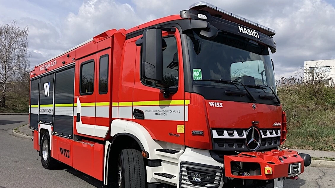 Nuovo Mercedes-Benz Arocs 1846L in divisa Vigili del Fuoco