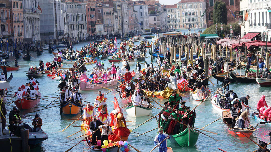 Venezia, domani Regata de Carneval su 'mascarete' a due remi