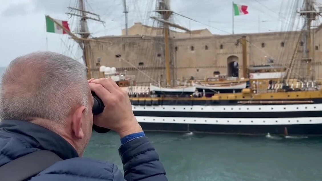 L'Amerigo Vespucci a Taranto per la 7/a tappa del Tour Mediterraneo