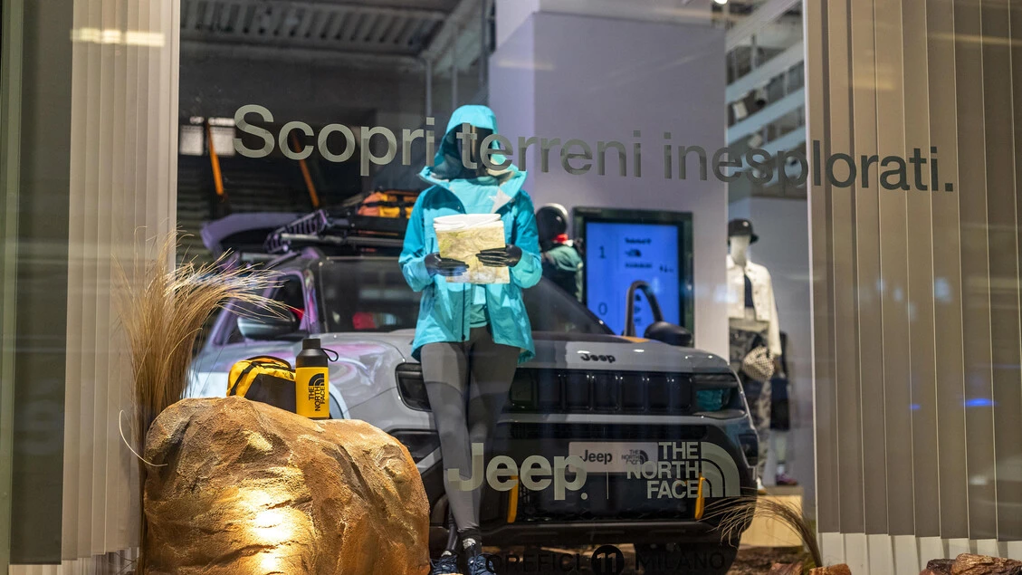 Jeep Avenger 4xe The North Face Edition in vetrina a Milano