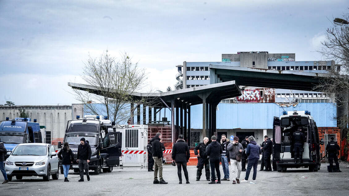 Rave alle porte di Torino, striscioni contro i Cpr