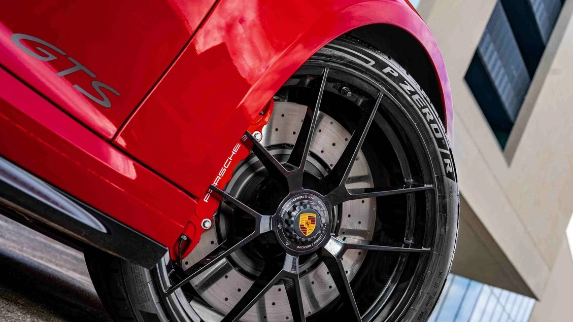 Pirelli è primo equipaggiamento di Porsche 911 GTS ibrida