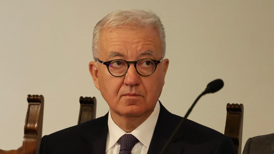 La stretta di Mantovano: 'Via la scorta agli ex premier'
