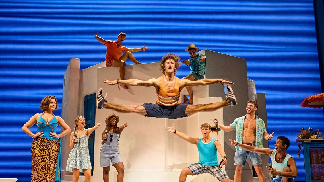 'Mamma Mia', come attraversare il dramma con teatro popolare