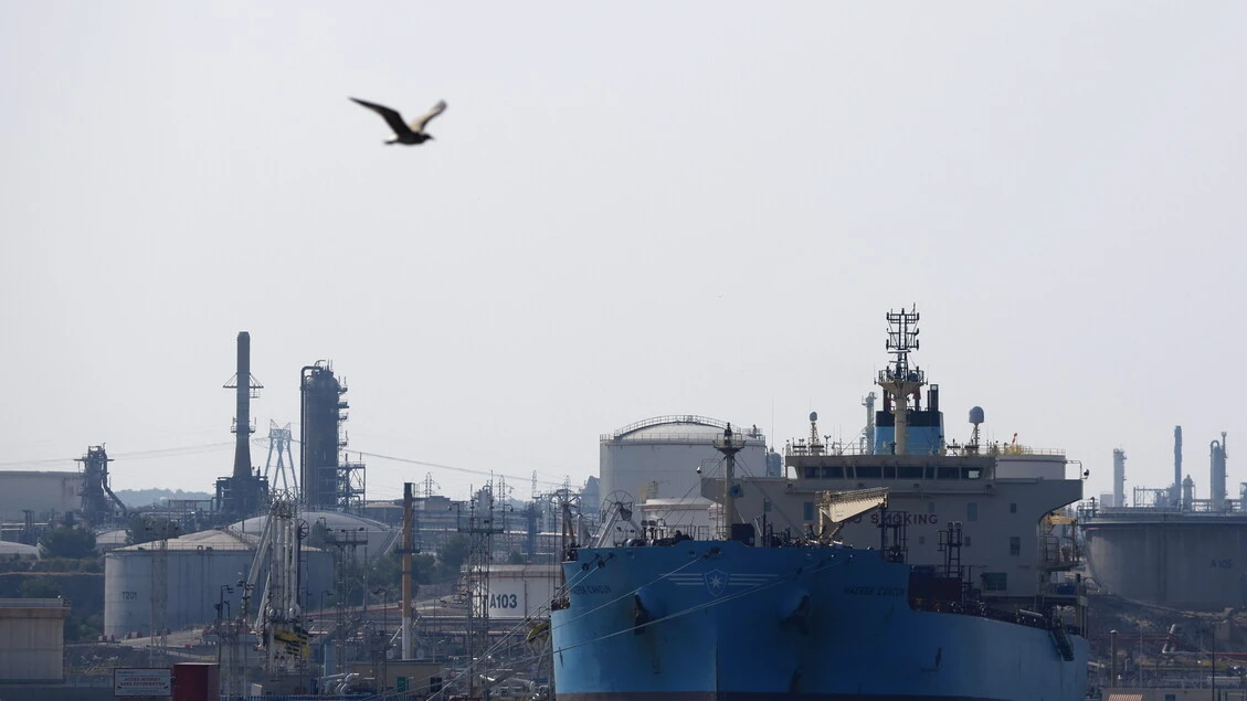 Il petrolio cala ancora su prospettiva tregua, Brent -4%