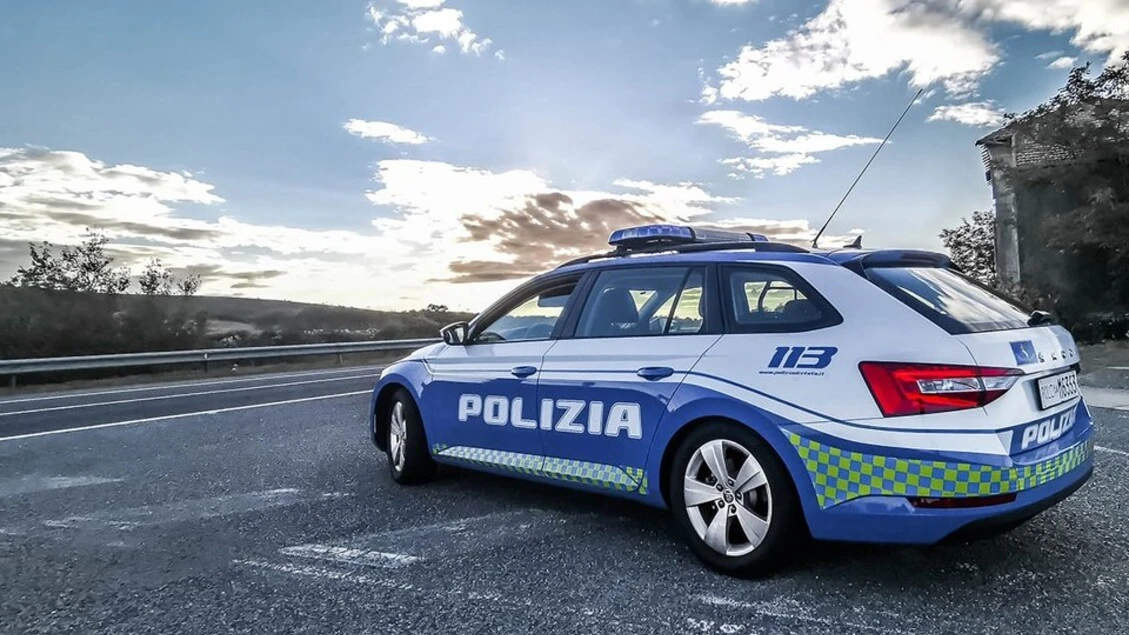 Alla guida dell'ambulanza senza aver mai preso la patente