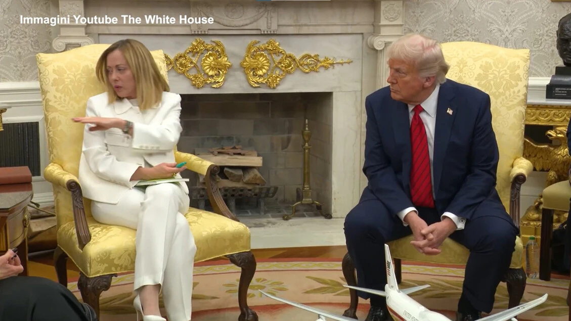 Meloni interrompe la traduttrice durante l'incontro con Trump: 