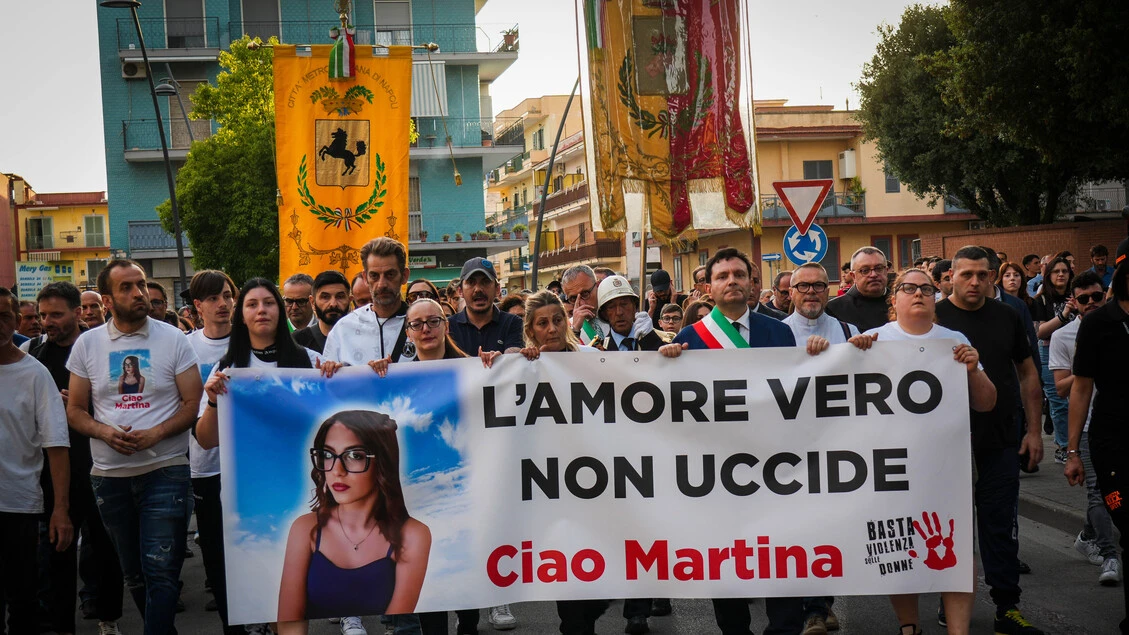 Picchia la compagna, un colpo per ogni 'like', arrestato 39enne