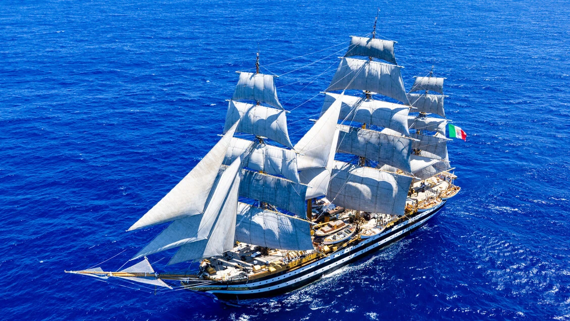 L'Amerigo Vespucci a Reggio Calabria il 5 e 6 maggio