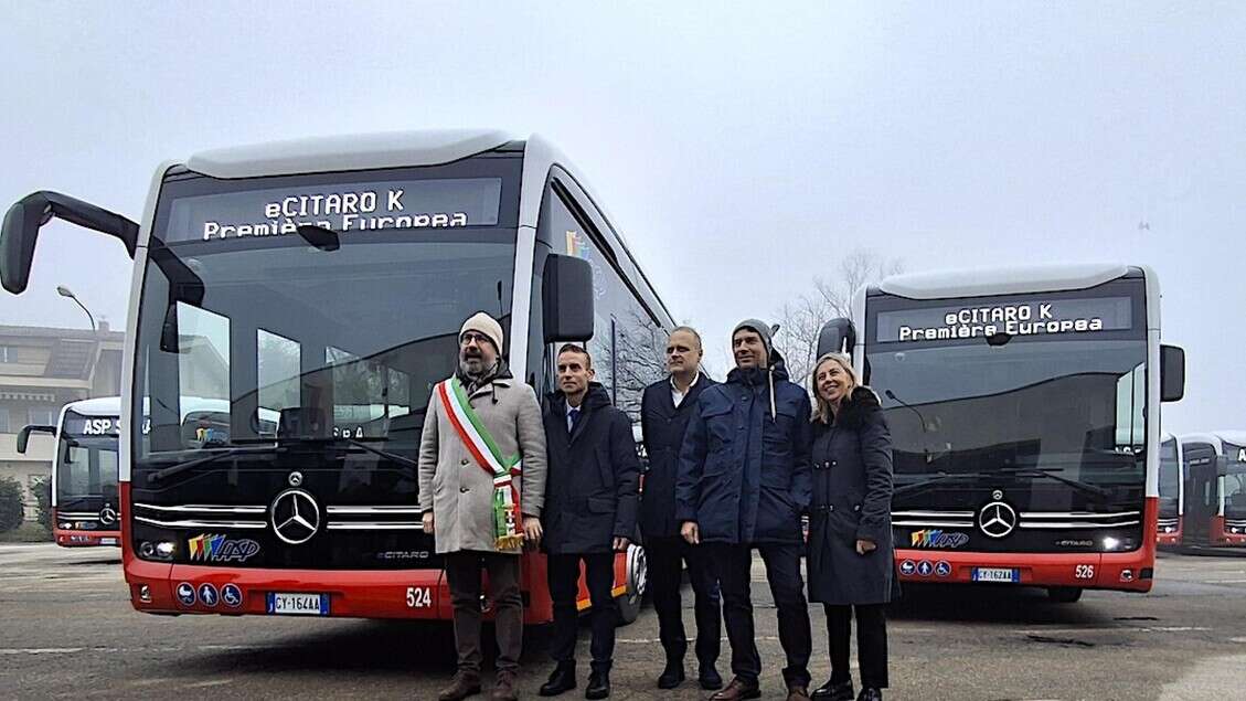 Consegnati ad Asti i primi bus Mercedes-Benz eCitaro K