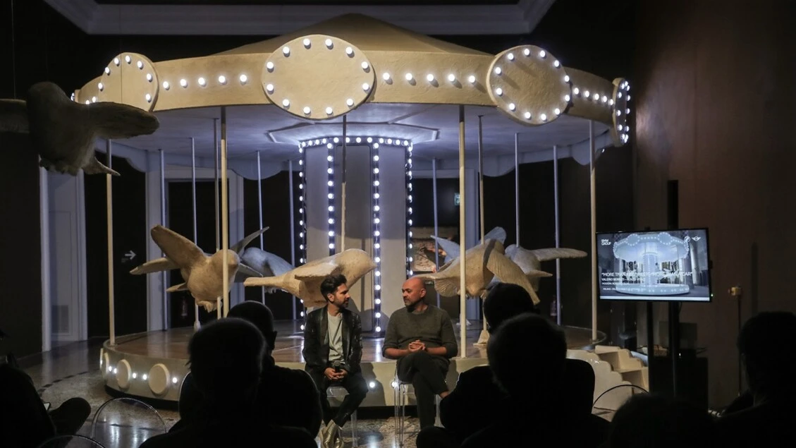 Bmw, la nuova iX3 abbraccia l'arte di Valerio Berruti
