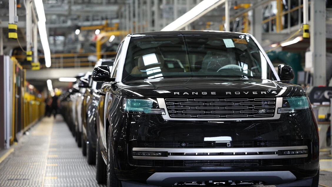 Produzione di auto in Gb ai minimi da 70 anni, pesano dazi Usa