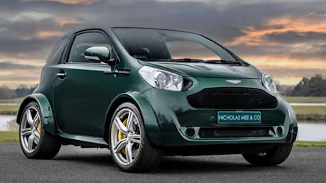 L'Aston Martin V8 Super Cygnet è in vendita