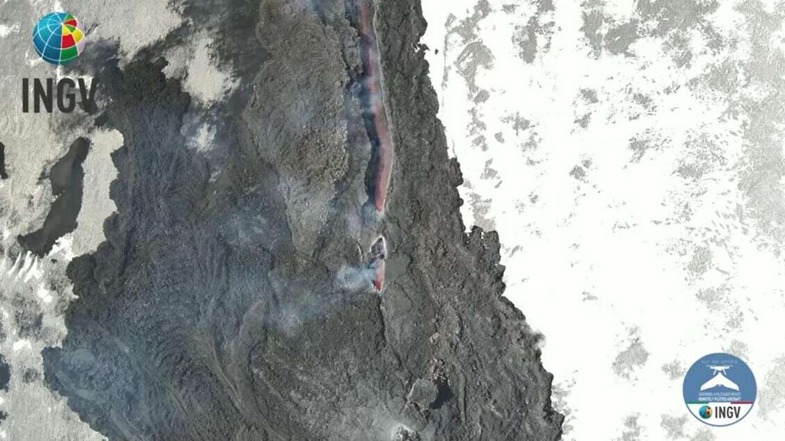 Etna: attività stromboliana e debole emissione cenere lavica