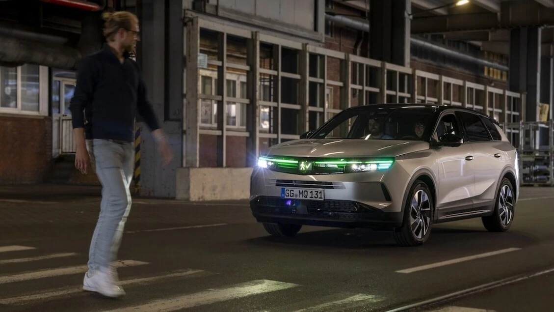 Le Opel a guida autonoma comunicheranno con pedoni e veicoli