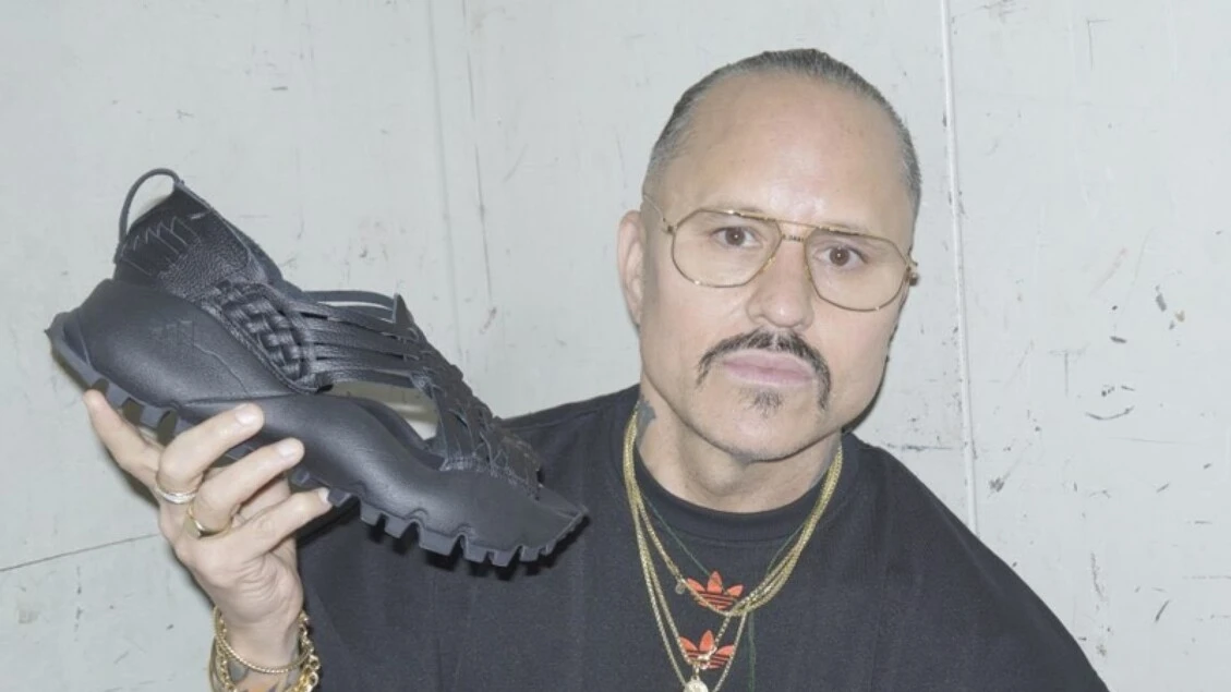Designer di Adidas si scusa per i sandali copiati in Messico