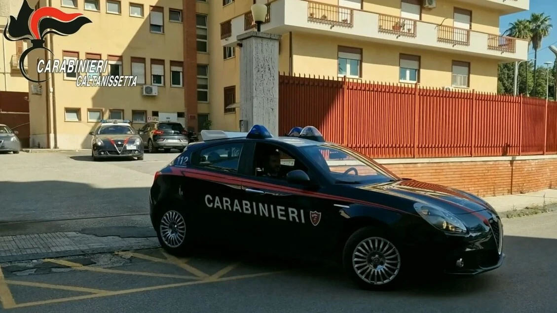 Anziani maltrattati in casa di cura, tre arresti nel Nisseno