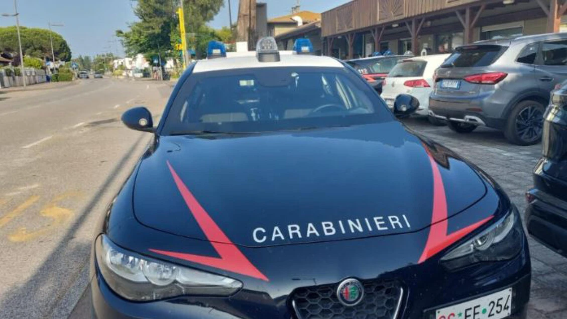 Ladro entra di notte in casa medico e gli punta pistola contro