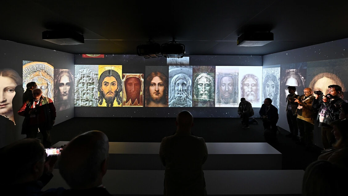 I 'volti nel Volto' in mostra alla Tenda della Sindone a Torino