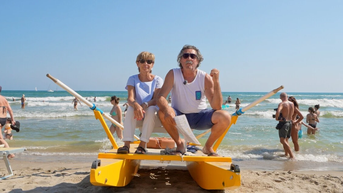 Sindaca Riccione scende in spiaggia, 'falsità, prezzi stabili'