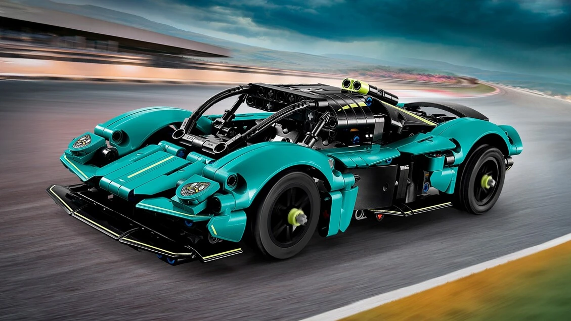 Arriva l'hypercar Aston Martin Valkyrie in mattoncini Lego