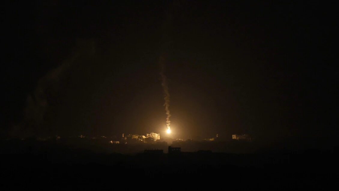 Potenti attacchi su Gaza city, '37 raid in 20 minuti'