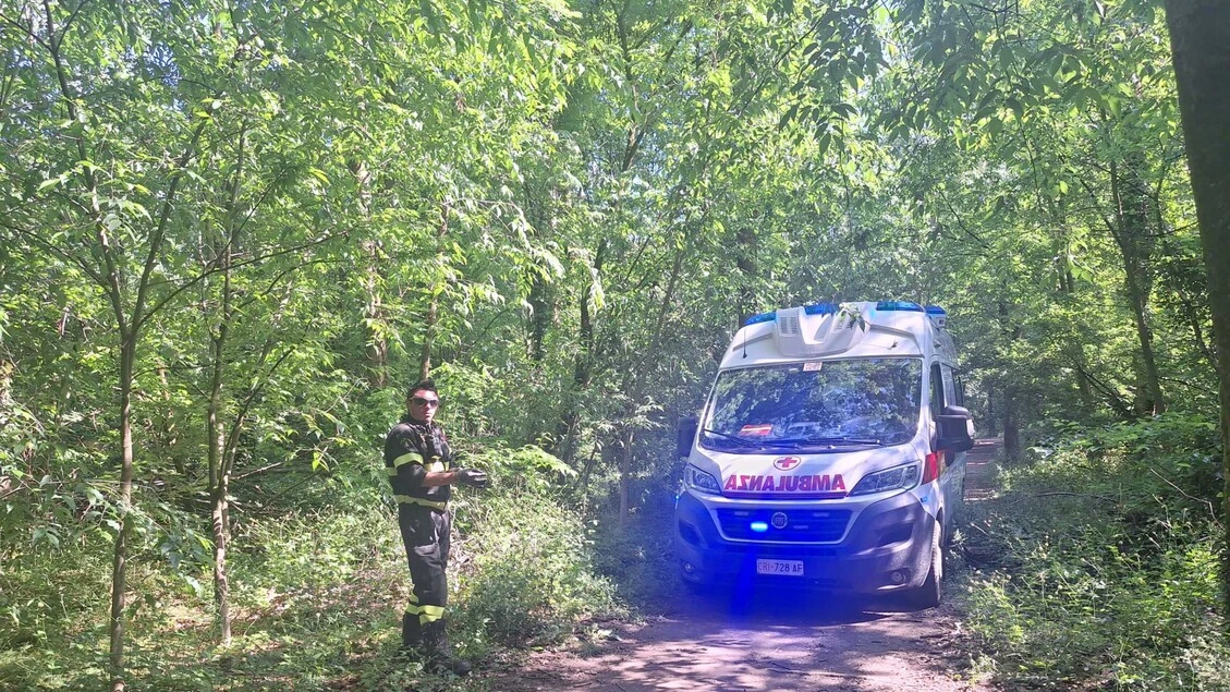 Corpo in laghetto, probabile sia collega evaso suicida