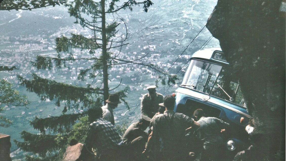 Come Fitzcarraldo, quando un bus fu trainato su per i monti