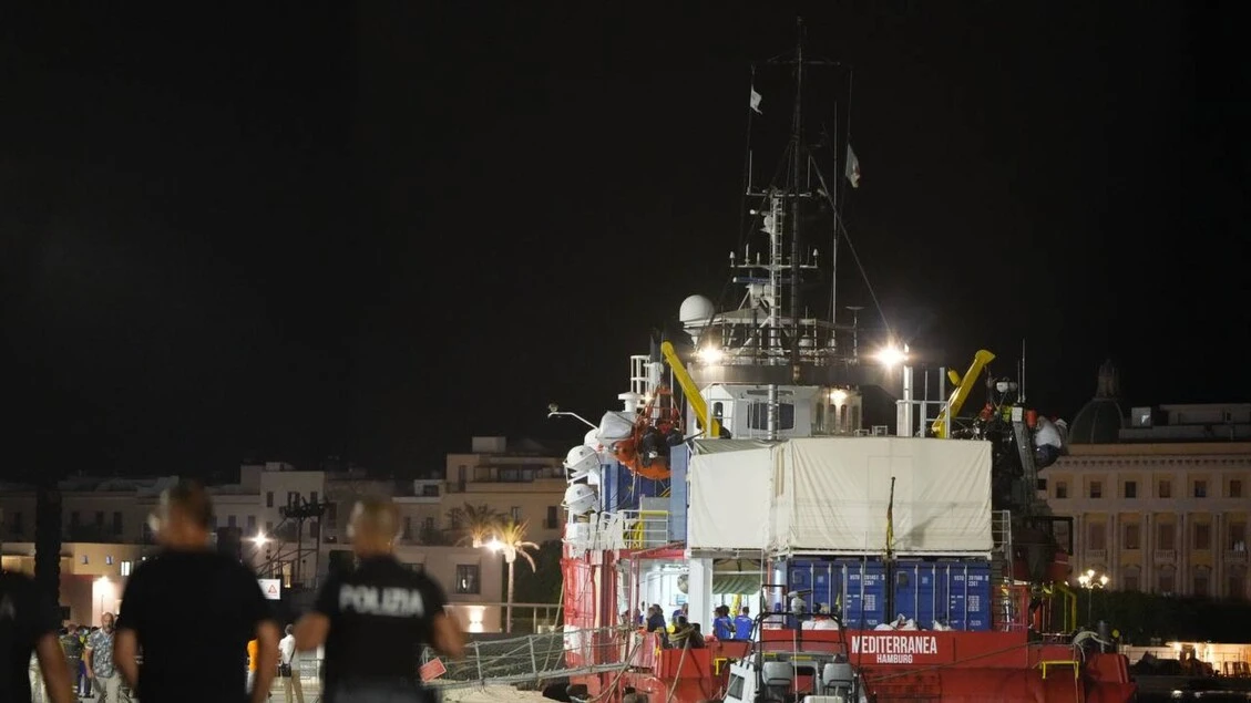Mediterranea, migranti in porto vicino per affermare dignità