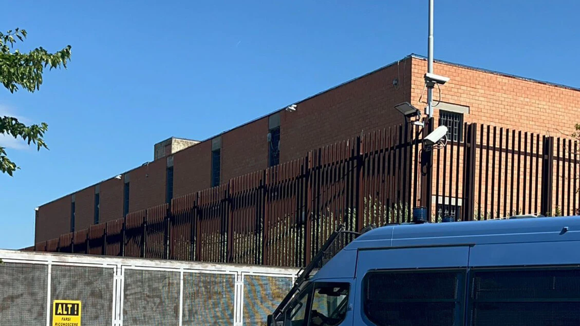 Disordini in carcere a Prato, 'detenuti impugnavano le spranghe'