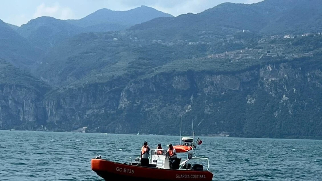 Turista 87enne annega nel lago di Garda
