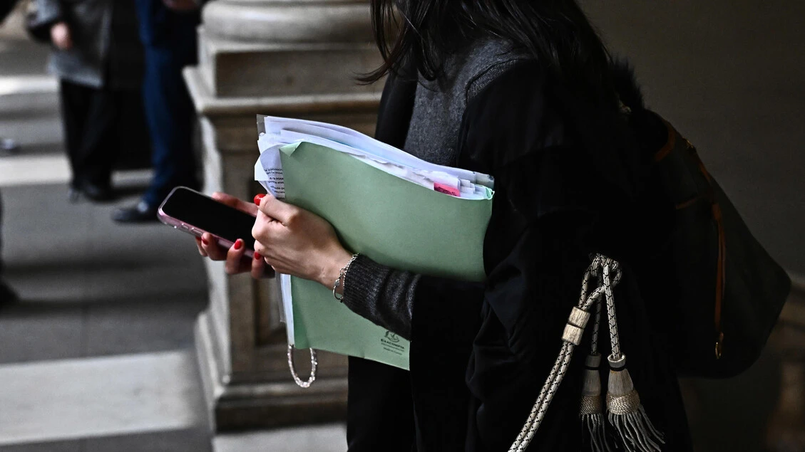 Suicidio moglie era femminicidio, difesa chiede assoluzione
