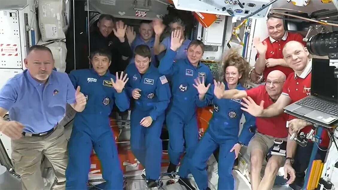 La navetta Crew Dragon si è agganciata alla Iss