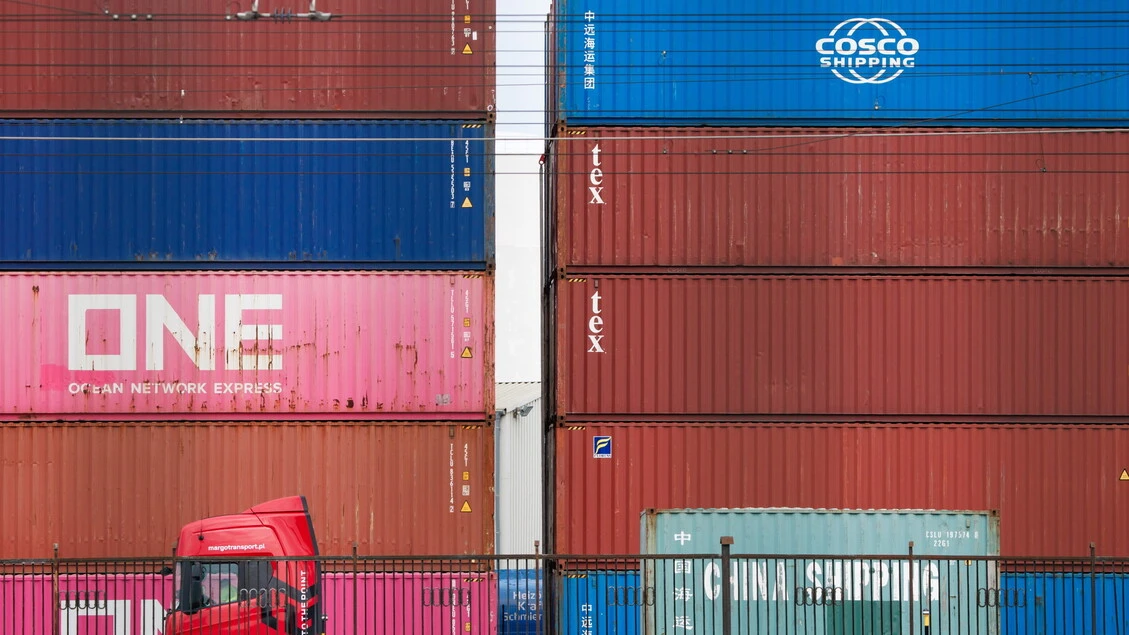 Istat, export sale del 4,9% annuo a giugno, spinta dagli Usa