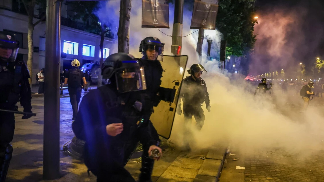 Due morti, 559 arresti bilancio scontri Parigi nel dopo-partita