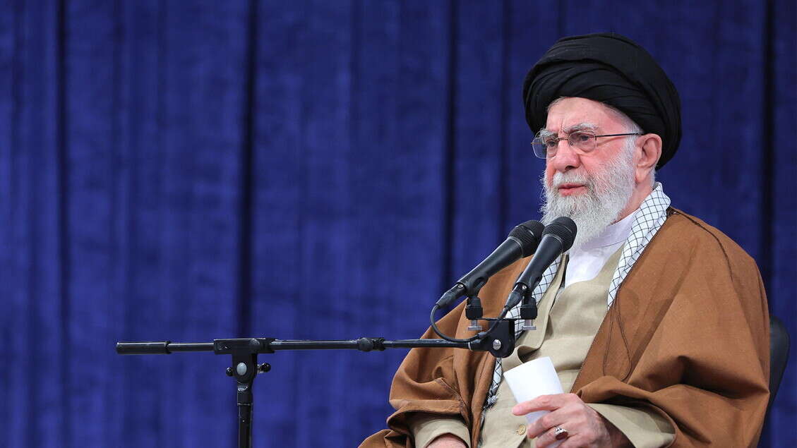 In Iran Khamenei grazia Karroubi, leader del movimento verde