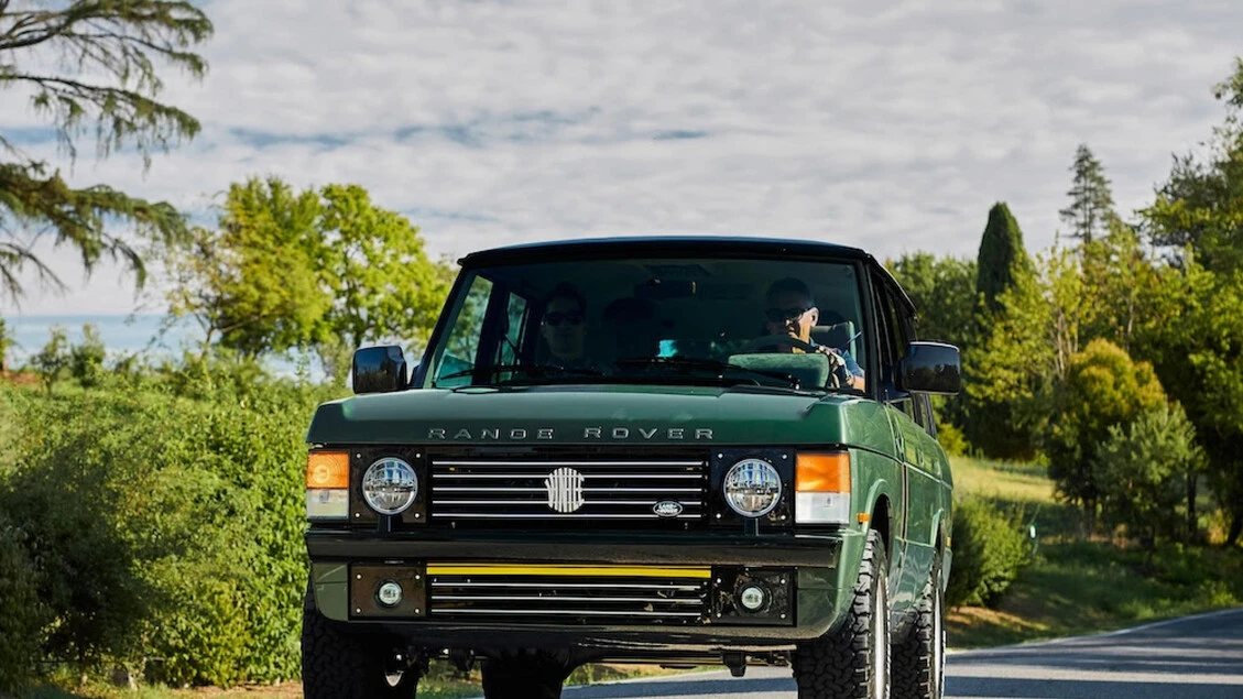 Vinile al Monaco Yacht Show con Range Rover Classic 