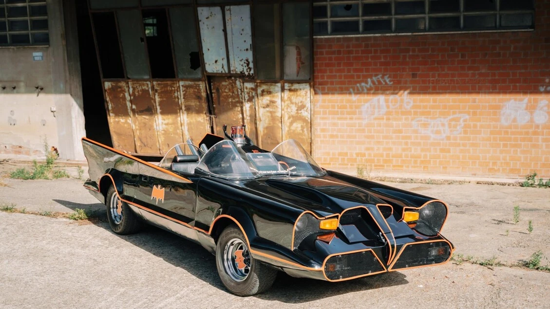 All'asta la Batmobile della serie tv con Adam West