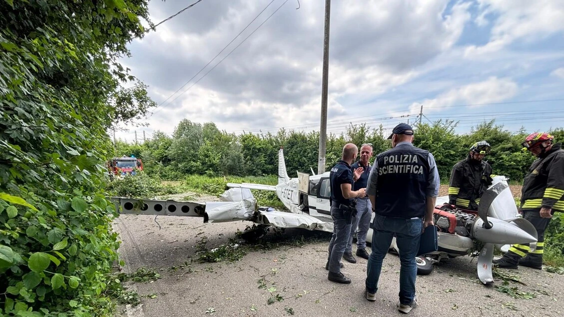 Atterraggio d'emergenza in strada, paura per Piper con 4 persone