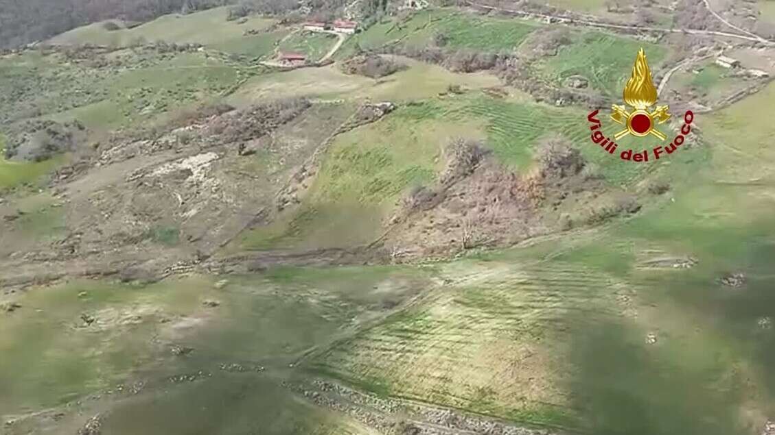 Terremoto a Potenza: il sorvolo dei vigili del fuoco con l'elicottero