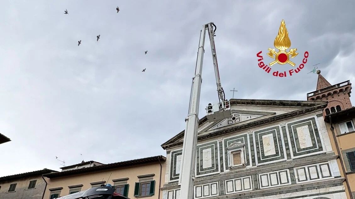 Maltempo stacca la croce in ferro dalla chiesa di Empoli