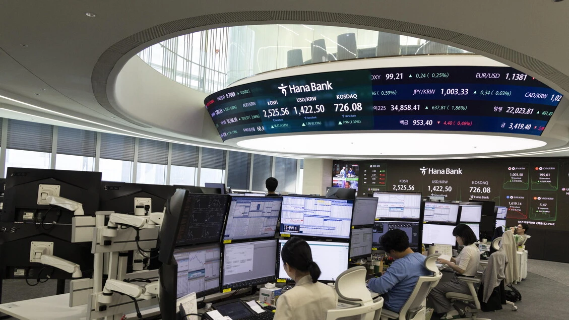 Borsa: l'Asia chiude contrastata tra colloqui su dazi e guerre