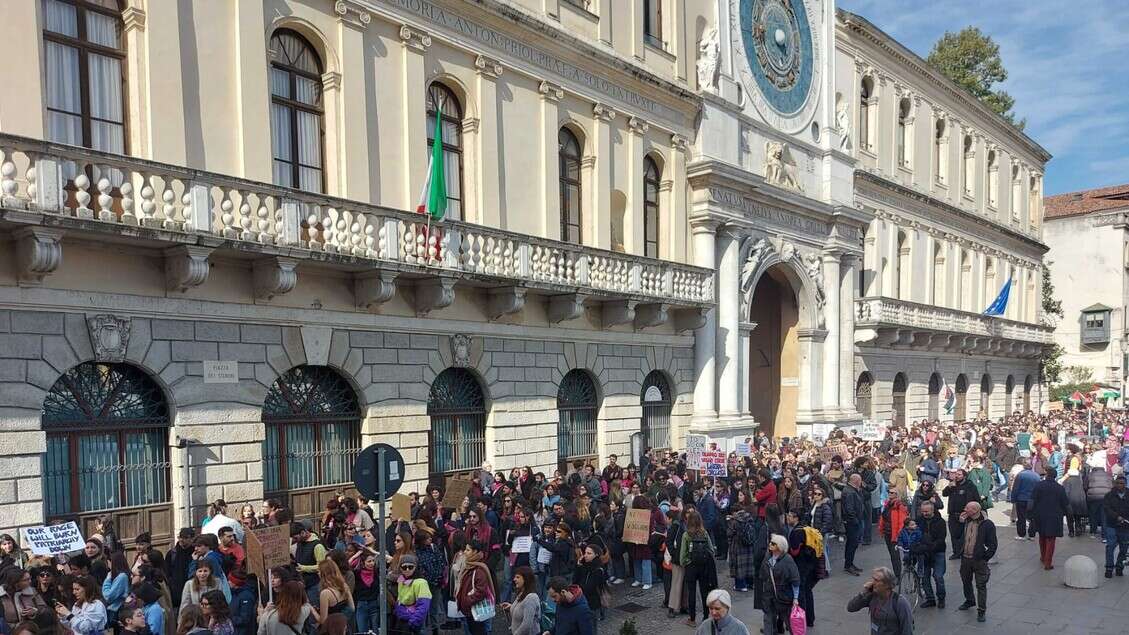 Corteo a Padova per l'8 marzo, ricordata Giulia Cecchettin